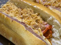 -Bánh Mì Huynh Hoa