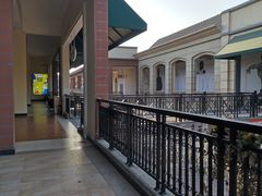 -王府井奥莱临潼小镇(临潼店)