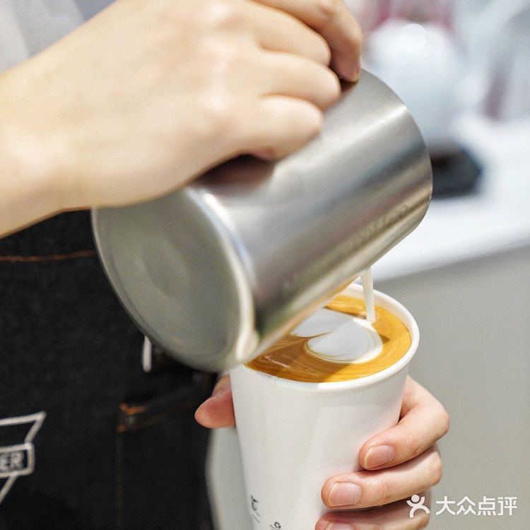 已经闻到了秋天的味道，来一杯Manner热澳白吧