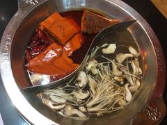 菌菇鸳鸯锅-大龙辣火锅·龙虾·烧烤(湖滨新天地店)