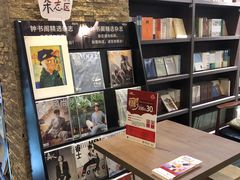 -钟书阁(松江泰晤士小镇店)