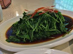 -忆江南酒店(交通大学咸宁路地铁站店)
