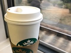 超大杯热浓郁咖啡拿铁-星巴克(上海虹桥站2A检票口)