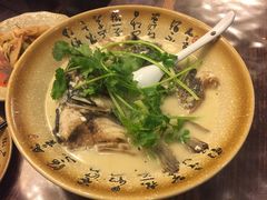 砂锅鱼头-75幢私房菜馆