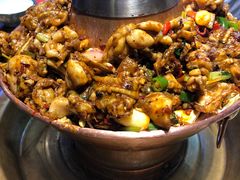 -沪小二炭火蛙锅(淮海中路美食不夜城店)