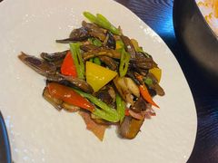 炒新鲜见手青-滇野云南野生菌餐厅(陕西南路店)