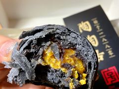 乌豆蛋黄酥-陶陶居饼家(惠福东路店)