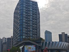 -绿地缤纷城-停车场