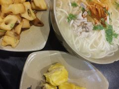 -亮亮面馆(经六路店)