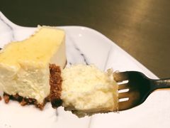 -UNI UNI(环亚凯瑟琳店)