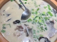 -侬佳蒸菜馆(听潮店)