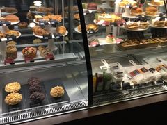 面包甜点陈列柜-星巴克(济南丁豪广场店)