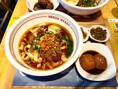 招牌红烧牛肉米粉-呷佬·长沙手工米粉(金沙江路店)