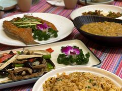 -香巴拉云南餐厅(华莱坞店)