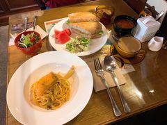 三文鱼意面-古董花园(思南路42弄小区店)