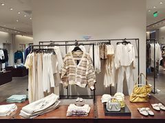 -URBAN REVIVO(高德置地广场·春广场店)