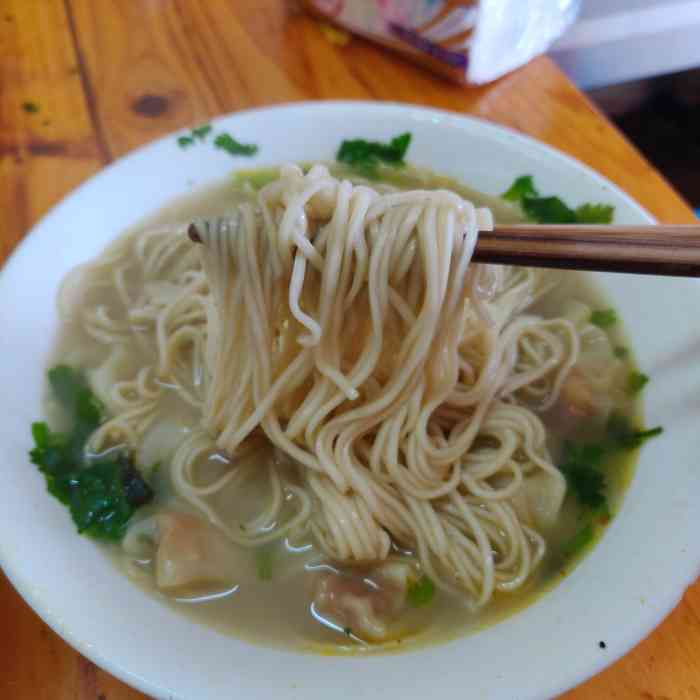 桂记汤包高邮鱼汤面-"高邮面在扬州开的也挺多的 感觉成了一个连.