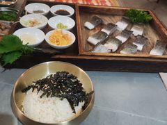 -围炉肉舍•炭烤活鳗•丹东海鲜烤肉(步行街店)