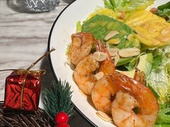 扒鲜虾芒果牛油果沙拉-G+KITCHEN·西餐·手作(时代广场店)