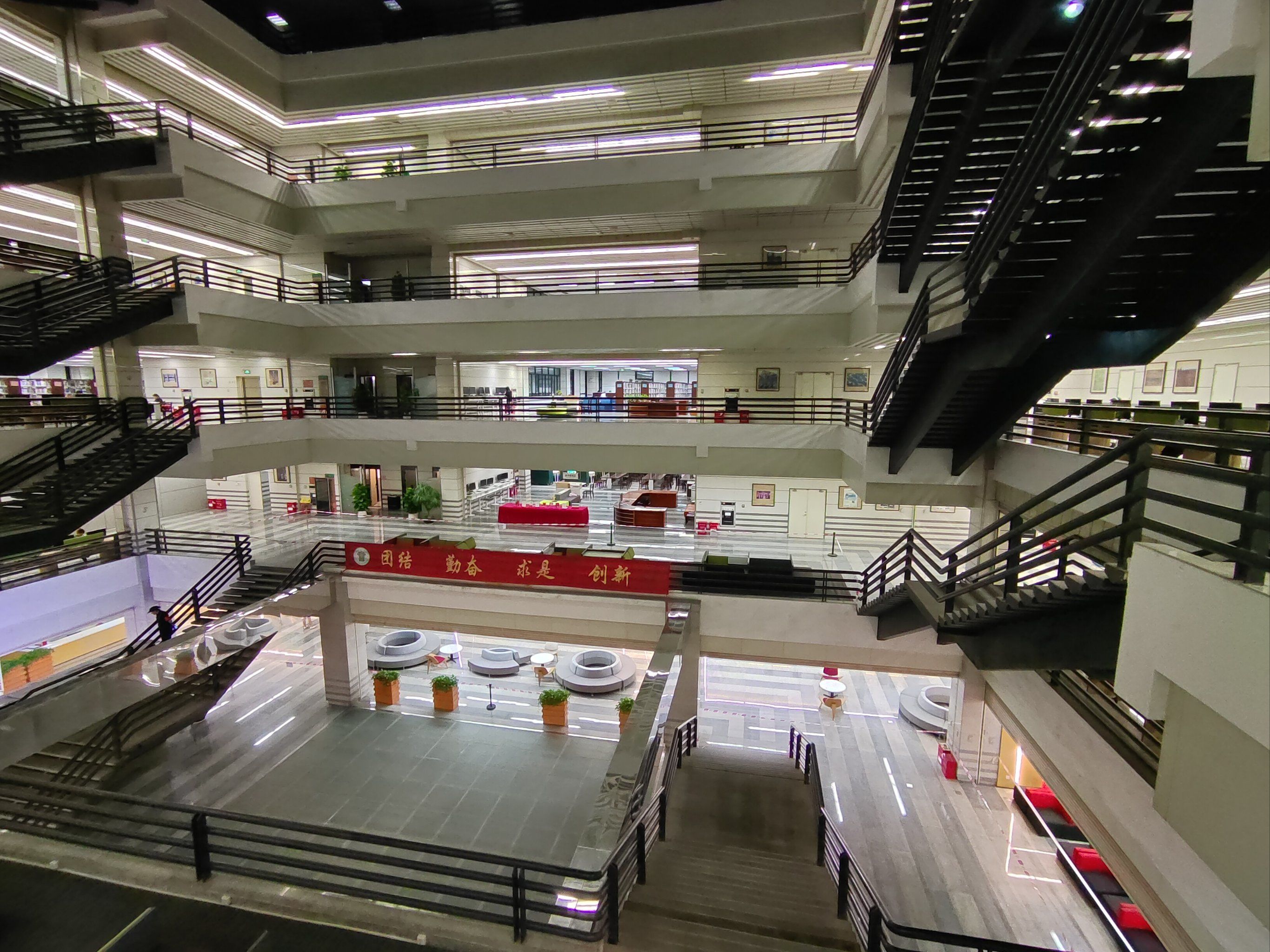 图书馆不止有图书