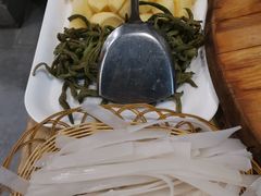 -万里闯关东铁锅炖菜馆(高新旗舰店)