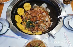 Braised Pork Ribs and Chicken in Iron Pot