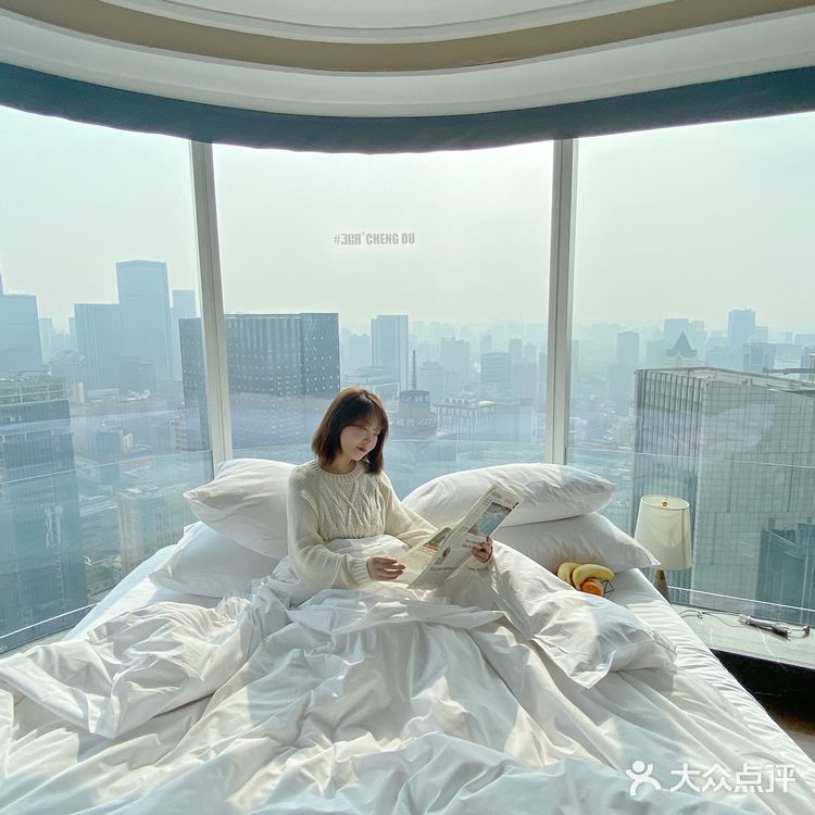 成都拍照｜270度浮云中漫步“高空下的成都”