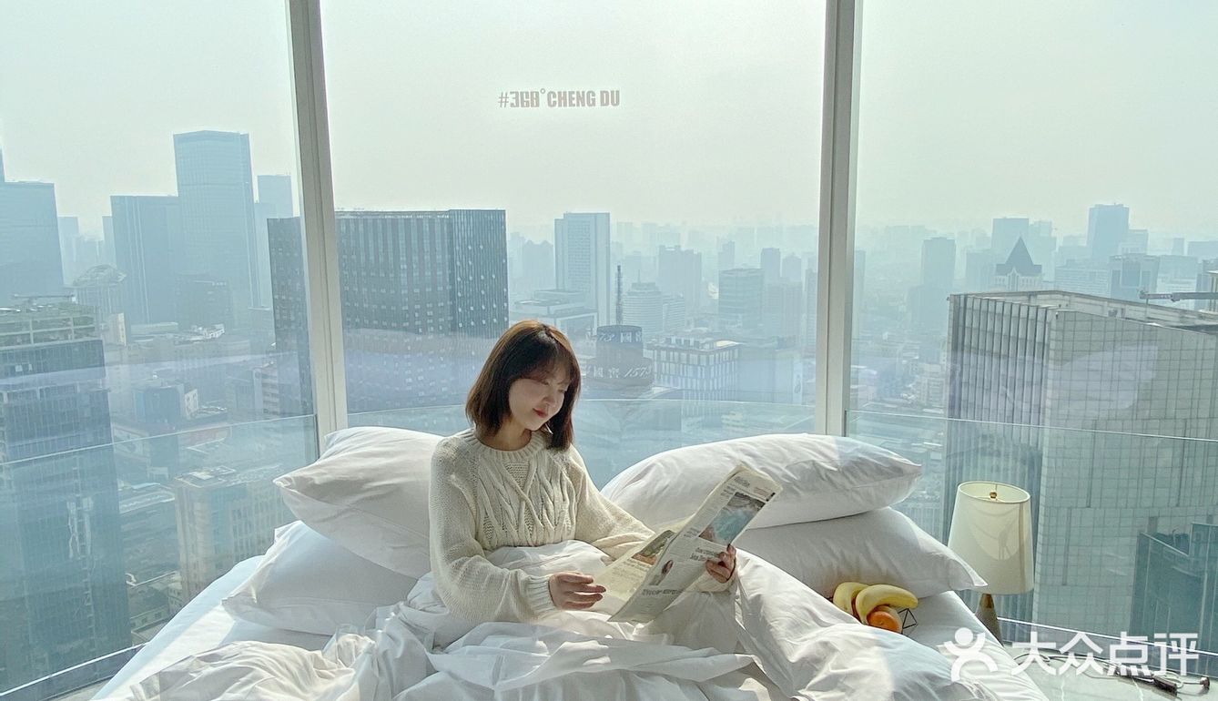 成都拍照｜270度浮云中漫步“高空下的成都”