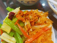 -牛一嘴·兰州牛肉面·大盘鸡(财富中心店)