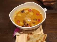 -Chom Cafe and Restaurant