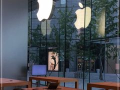 -Apple零售店(华贸购物中心店)