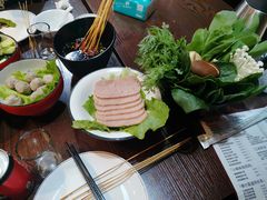 -虾弄弄海派小龙虾·牛羊蝎子火锅