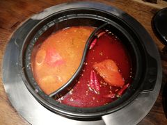 番茄香辣鸳鸯锅-江湖六膳門串串香(隆礼路店)