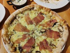 松露酱蘑菇帕尔马火腿披萨-TIAGO HOME KITCHEN(王府中环店)