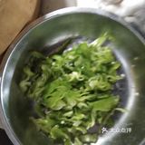 青椒炒鸡蛋.简单快捷又好吃！
