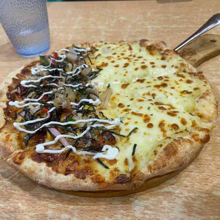 乐先生披萨(淡水总店)-"一个榴莲解决不了的问题,该怎么办?那就.