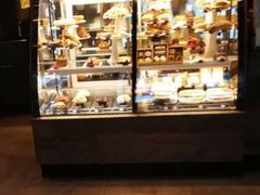 面包甜点陈列柜-星巴克(北京三里屯SOHO一店)