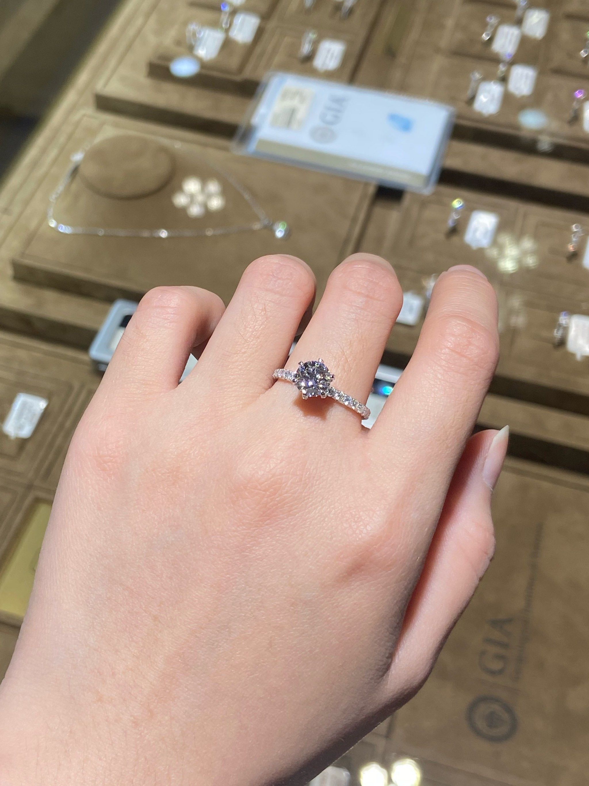 戴上属于我的大钻戒啦