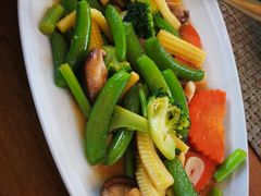 -Chom Cafe and Restaurant