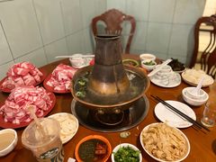 -洞庭洲·防空洞火锅·烧烤·铜锅涮肉(新百广场店)