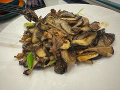 炒黑蘑菇-乡村馕坑肉·烧烤·新疆菜·本地人更爱吃(阿勒泰首店)