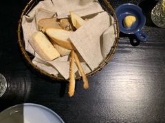餐前面包佐黄油-C&R西班牙餐厅