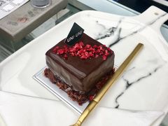 -UNI UNI(环亚凯瑟琳店)