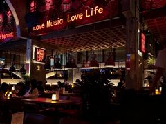 -FOUR PLAY BAR