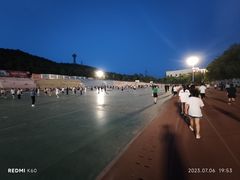-蟠龙山体育场-西北门地上停车场
