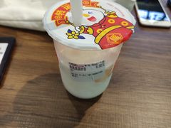 -蜜雪冰城(万达广场外B号门门口外集装箱店)