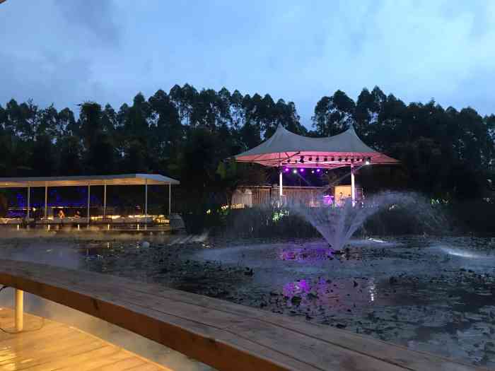 心花怒放·湖畔烧烤(三圣乡店)