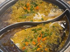 -阿瓦山寨·湘菜现炒·剁椒鱼头王(咸阳总店)