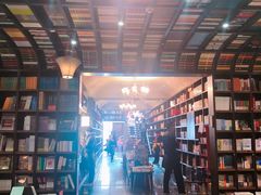 -钟书阁(松江泰晤士小镇店)