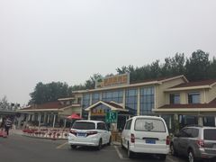 -窦店服务区-停车场